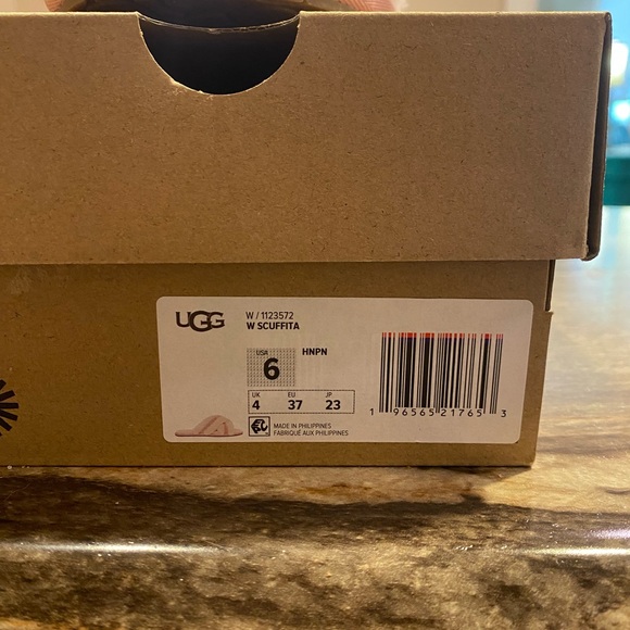 Ugg Scuffette size 6 new with box! Pink - Picture 2 of 8